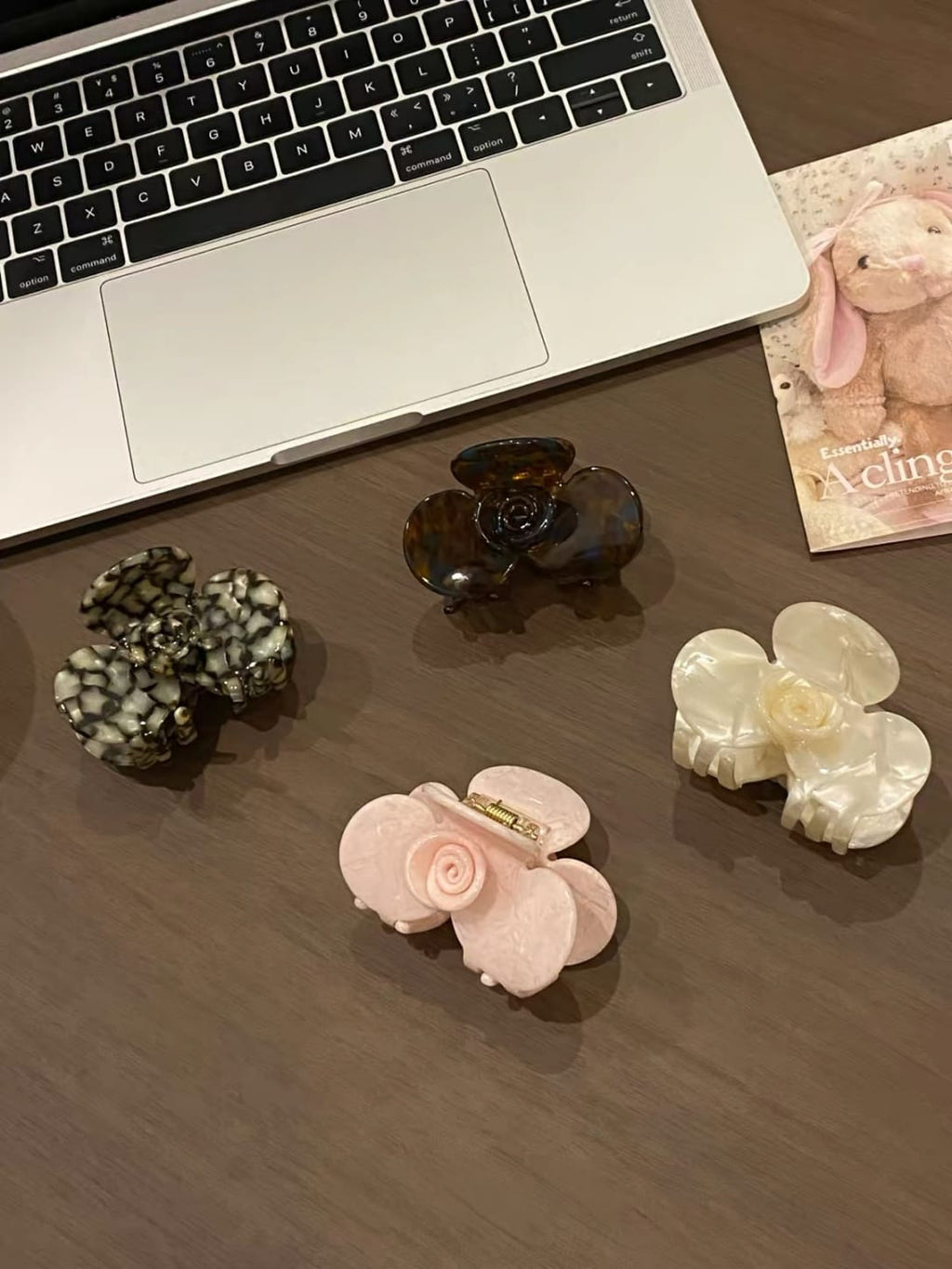 3D Flower Acetate Hair Claw Clip – Vintage Floral Hair Accessory