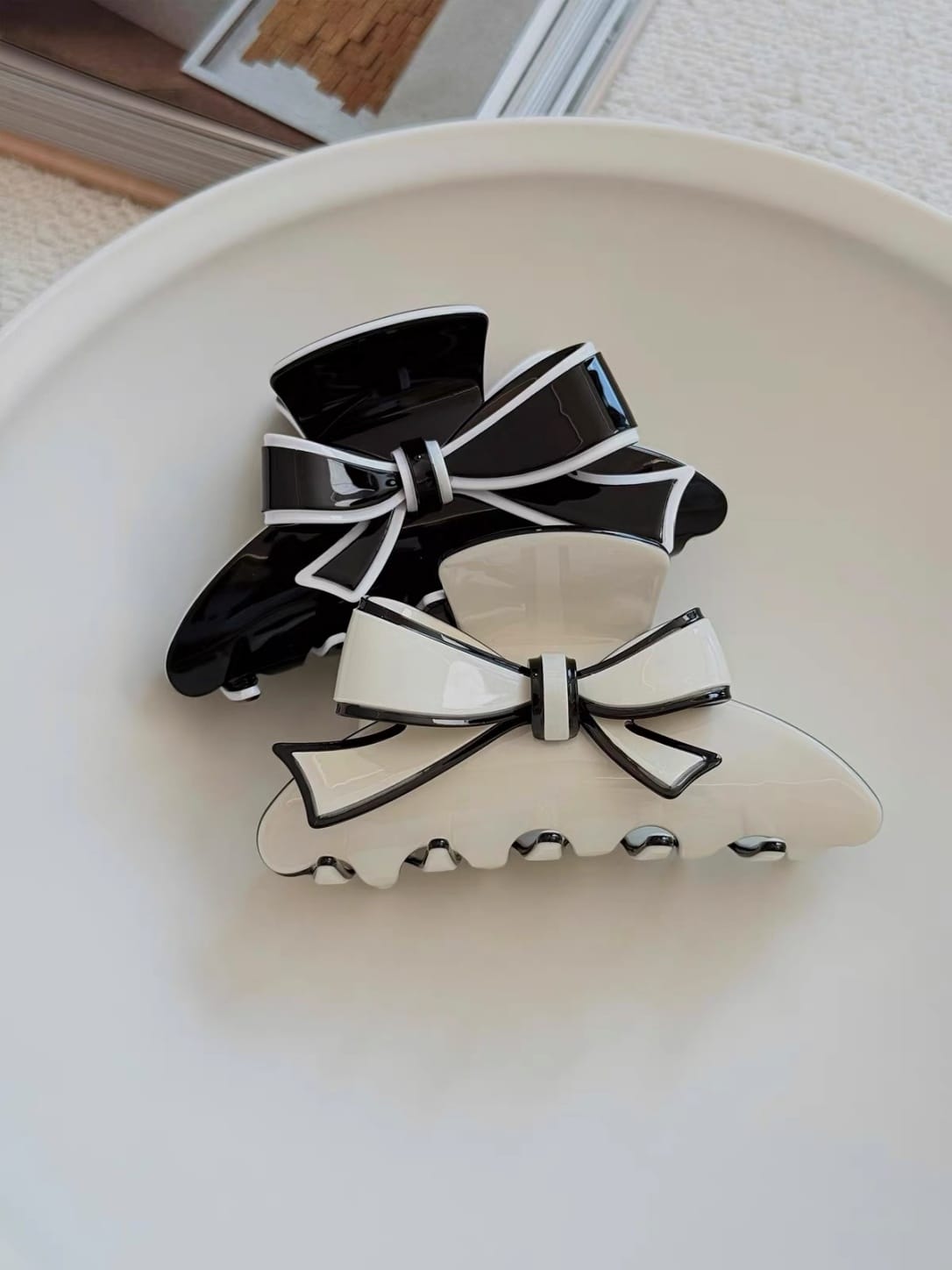 Bow Acetate Hair Claw Clip – Elegant Glossy Hair Accessory