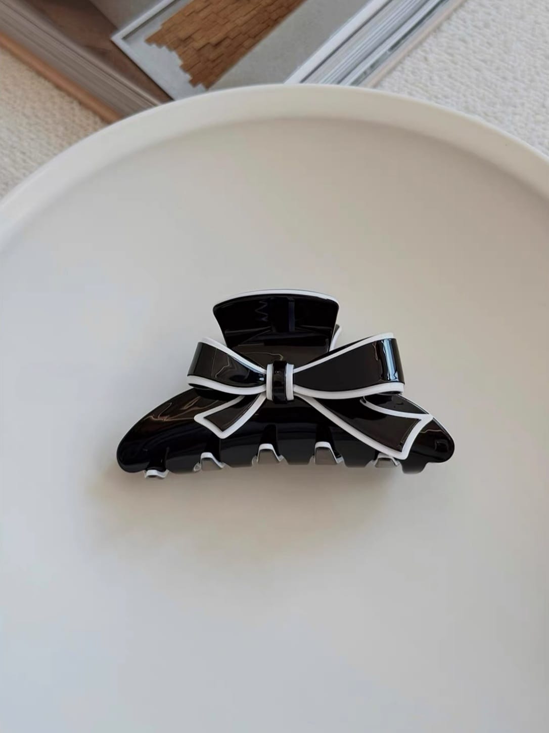Bow Acetate Hair Claw Clip – Elegant Glossy Hair Accessory