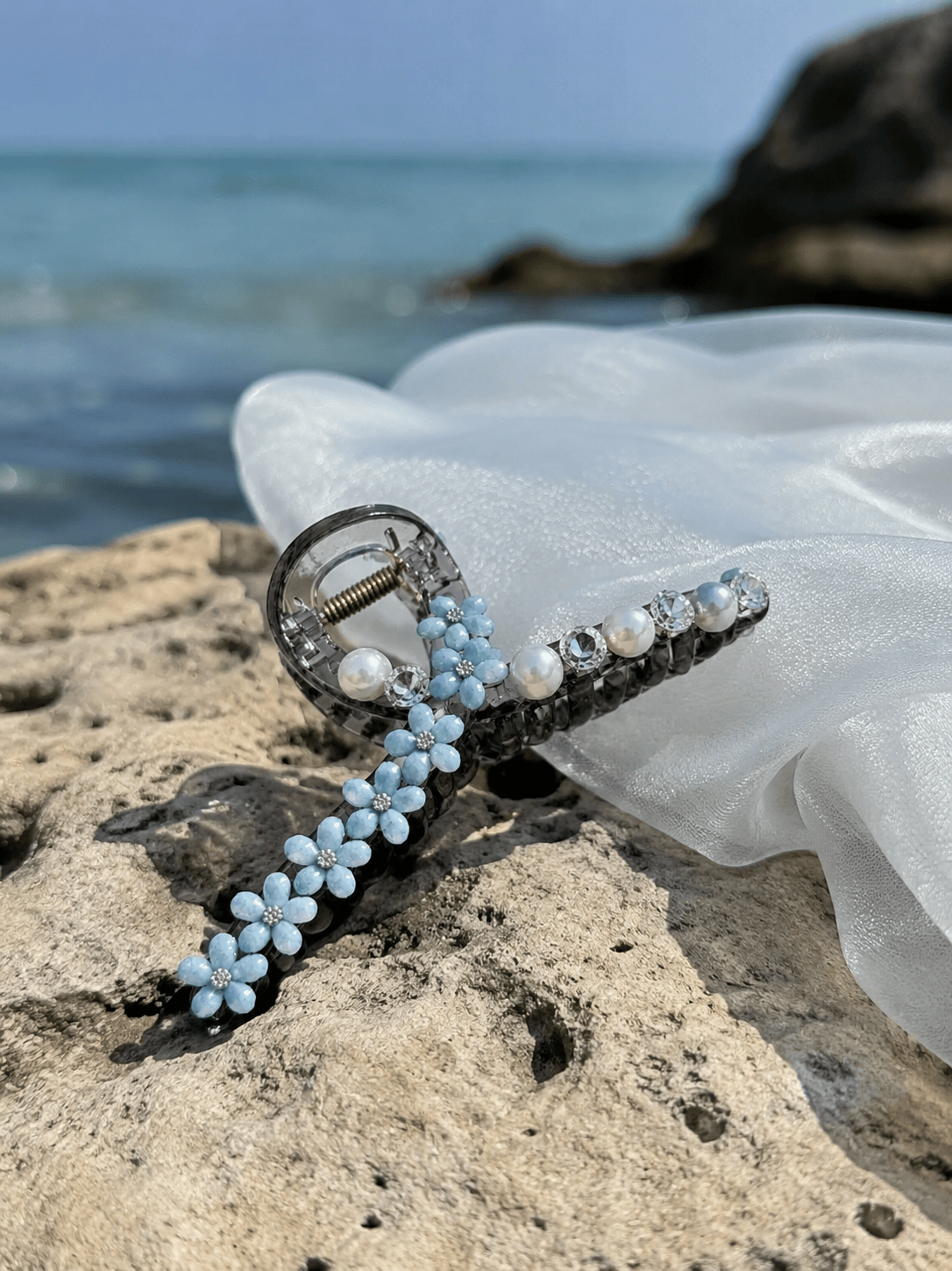 Elegant Pearl & Rhinestone Hair Claw Clip for Women, French Style Hair Accessory for Updos, Weddings & Everyday Wear