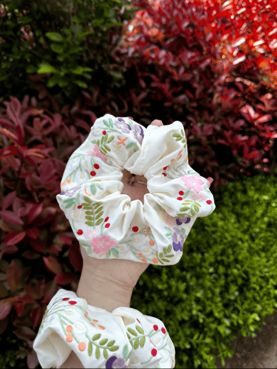 Embroidered Floral Satin Scrunchie – Oversized Hair Tie for Women, Soft & Gentle Ponytail Holder, Vintage Botanical Accessory