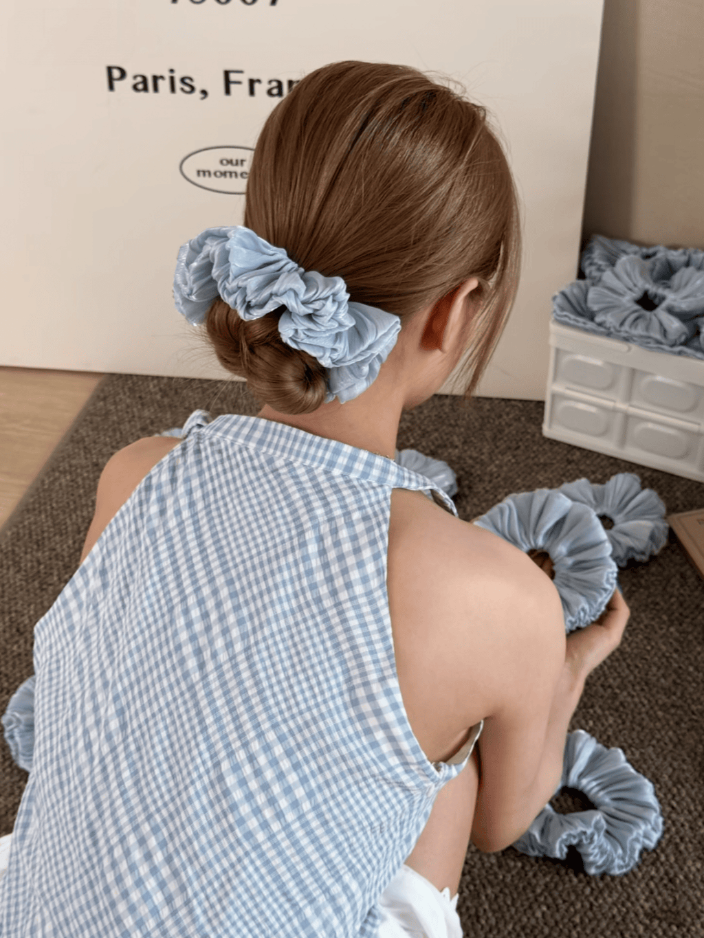 Flowing Ruffle Bud Scrunchie – Shimmering Skirt-Inspired Hair Tie
