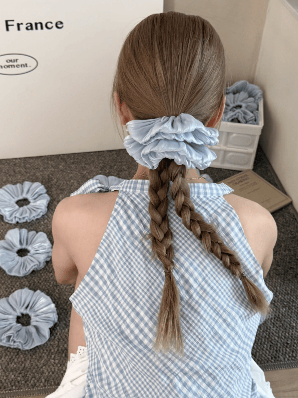 Flowing Ruffle Bud Scrunchie – Shimmering Skirt-Inspired Hair Tie