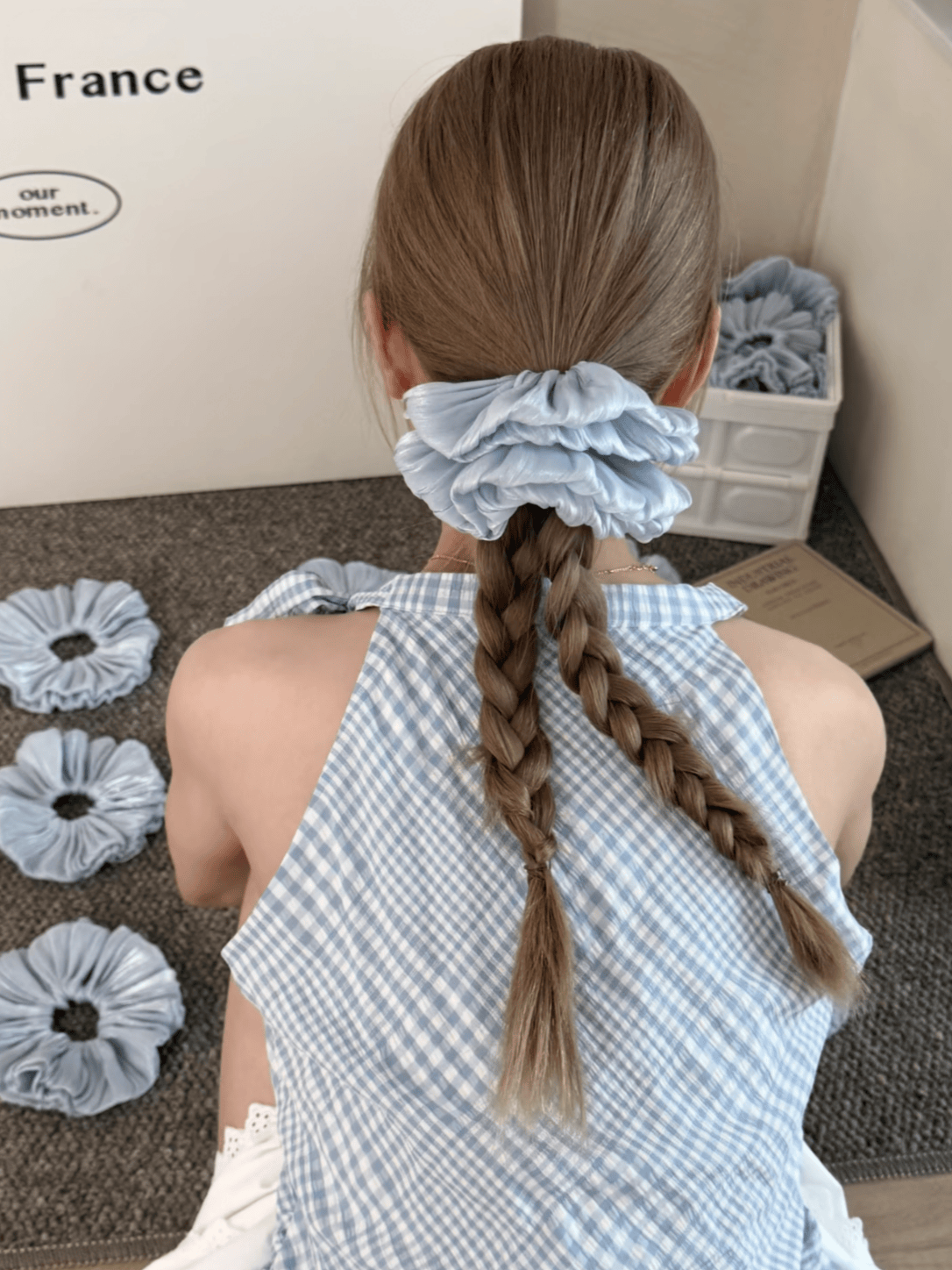 Flowing Ruffle Bud Scrunchie – Shimmering Skirt-Inspired Hair Tie
