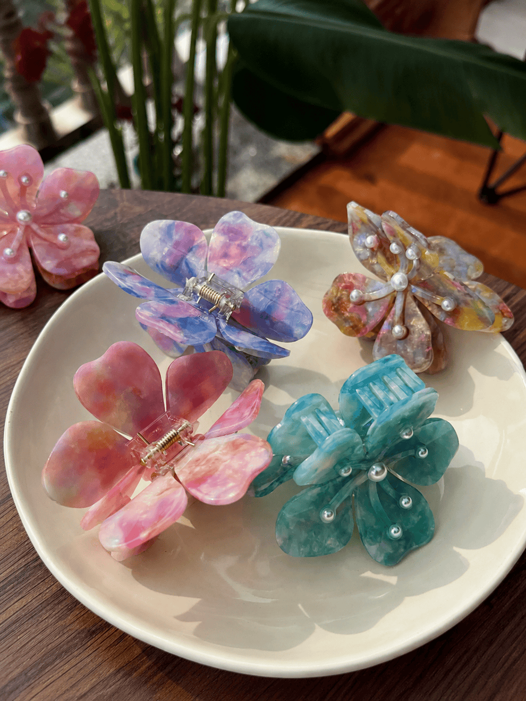  Gradient Flower Hair Claw Clip – Pearl Acetate Floral Claw Clip 