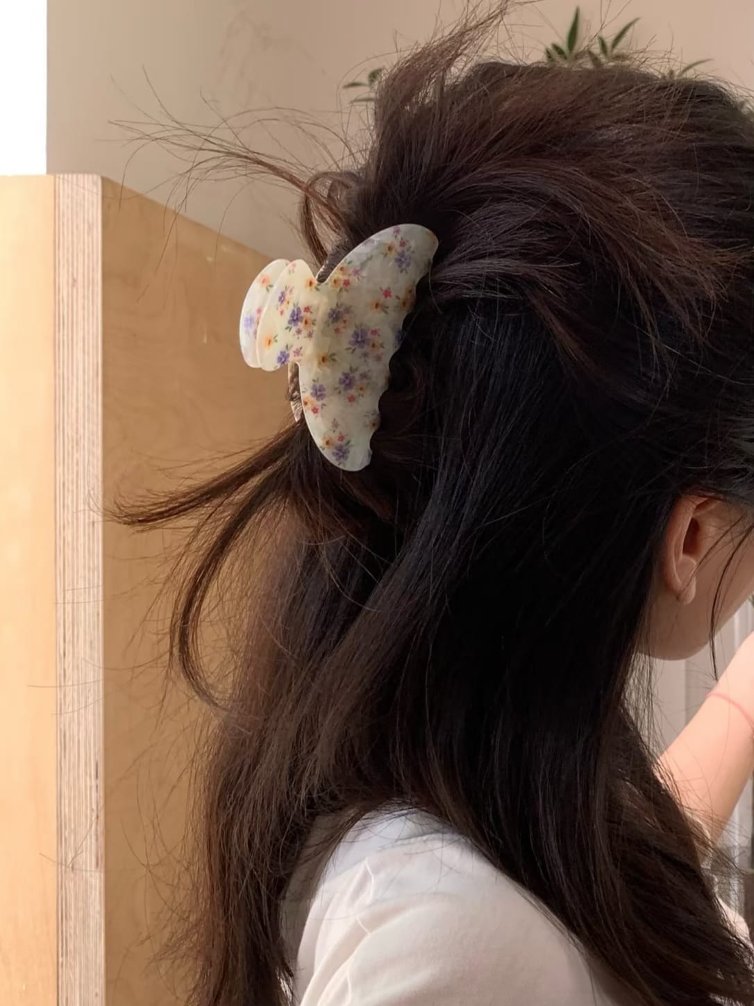 Iridescent Floral Acrylic Hair Claw Clip – Colorful Flower Hair Accessory