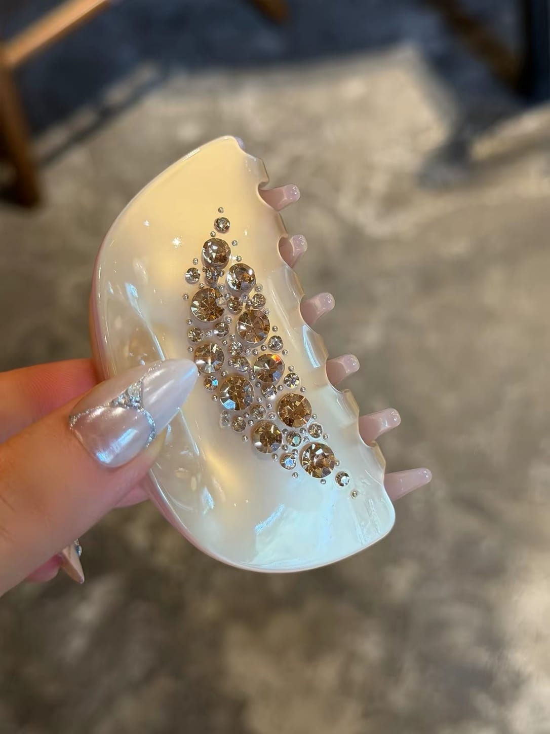Luxury Rhinestone Acetate Hair Claw Clip – Glossy Elegant Hair Accessory