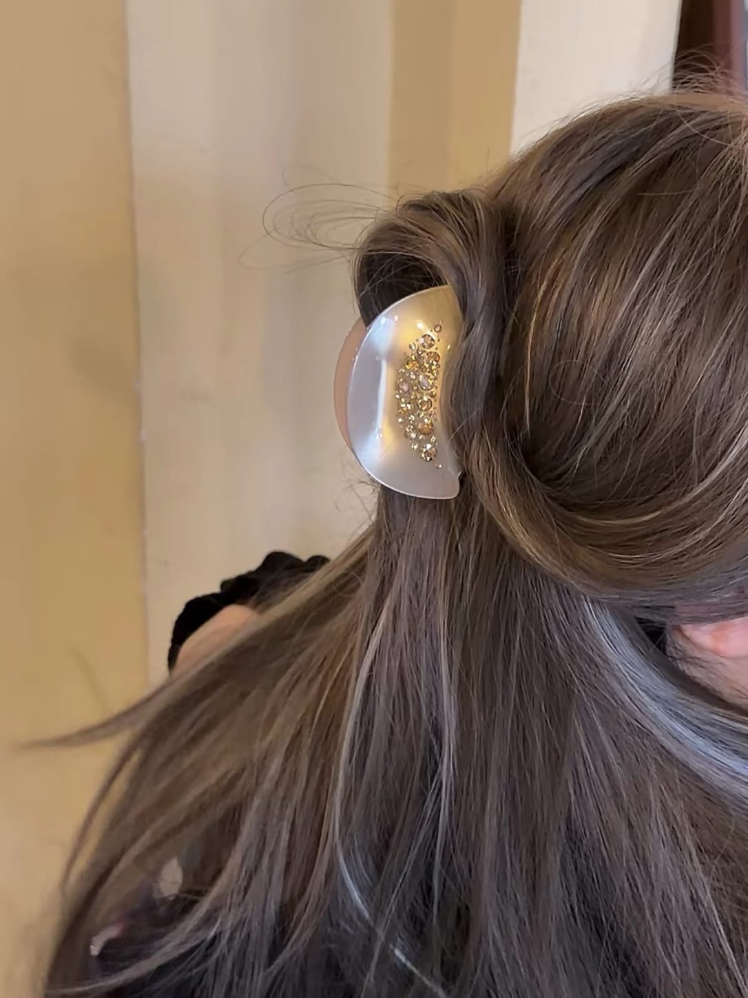 Luxury Rhinestone Acetate Hair Claw Clip – Glossy Elegant Hair Accessory