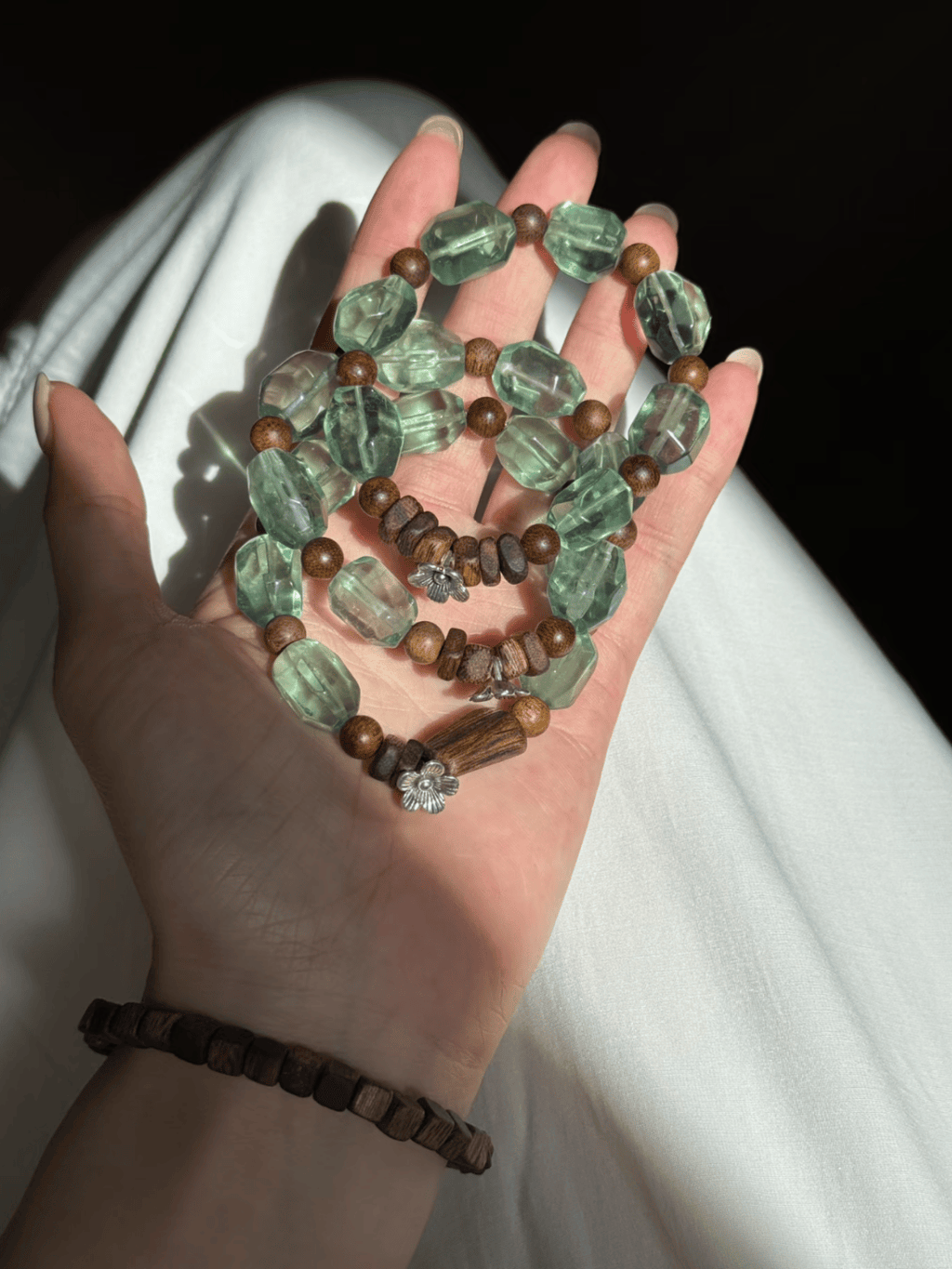 Natural Green Fluorite & Agarwood Beaded Bracelet | Modern Oriental Jewelry