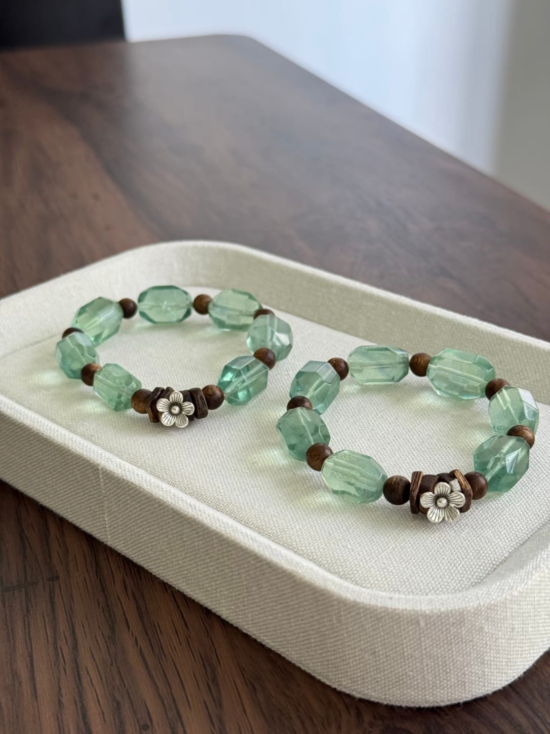 Natural Green Fluorite & Agarwood Beaded Bracelet | Modern Oriental Jewelry