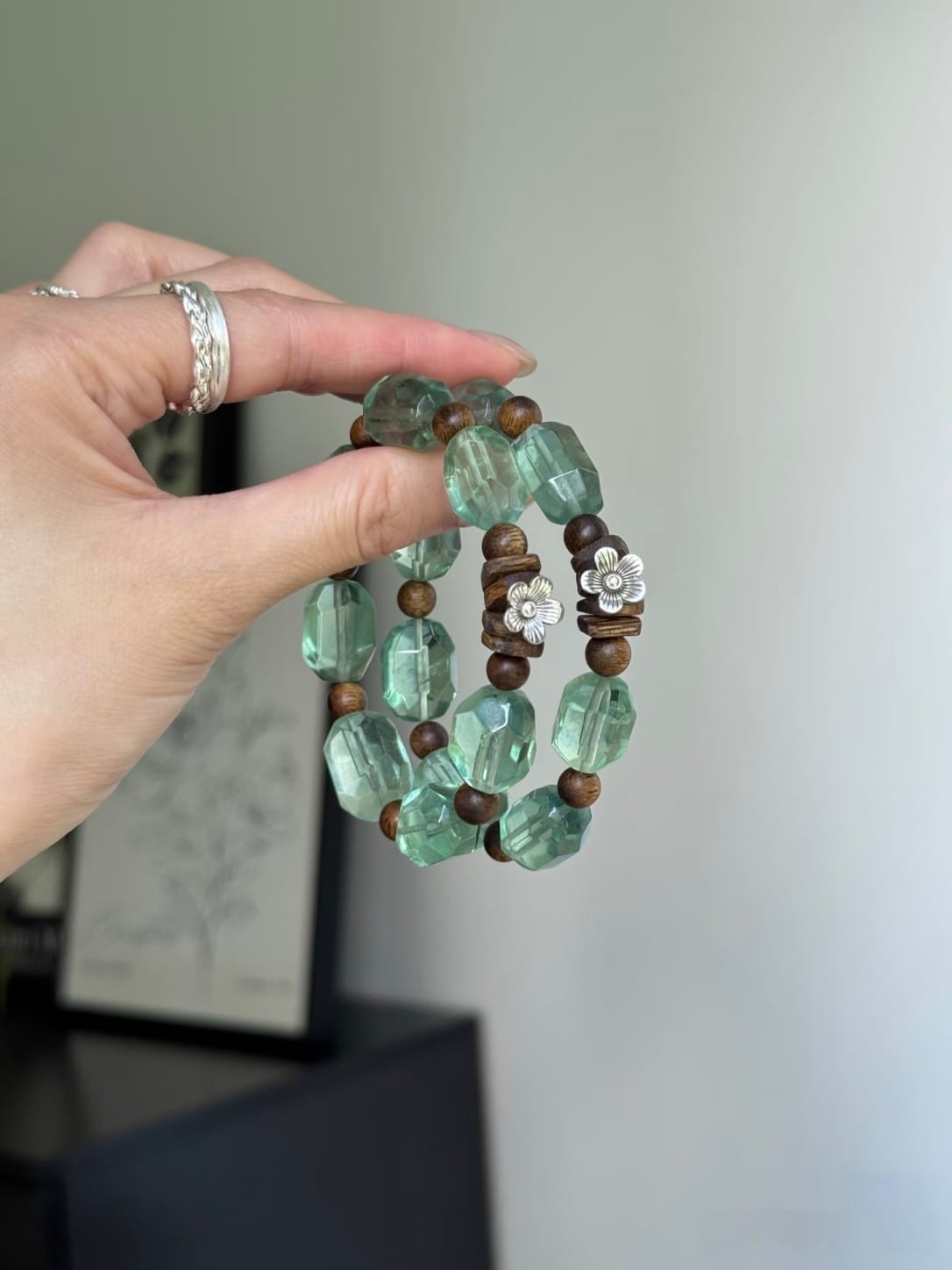 Natural Green Fluorite & Agarwood Beaded Bracelet | Modern Oriental Jewelry