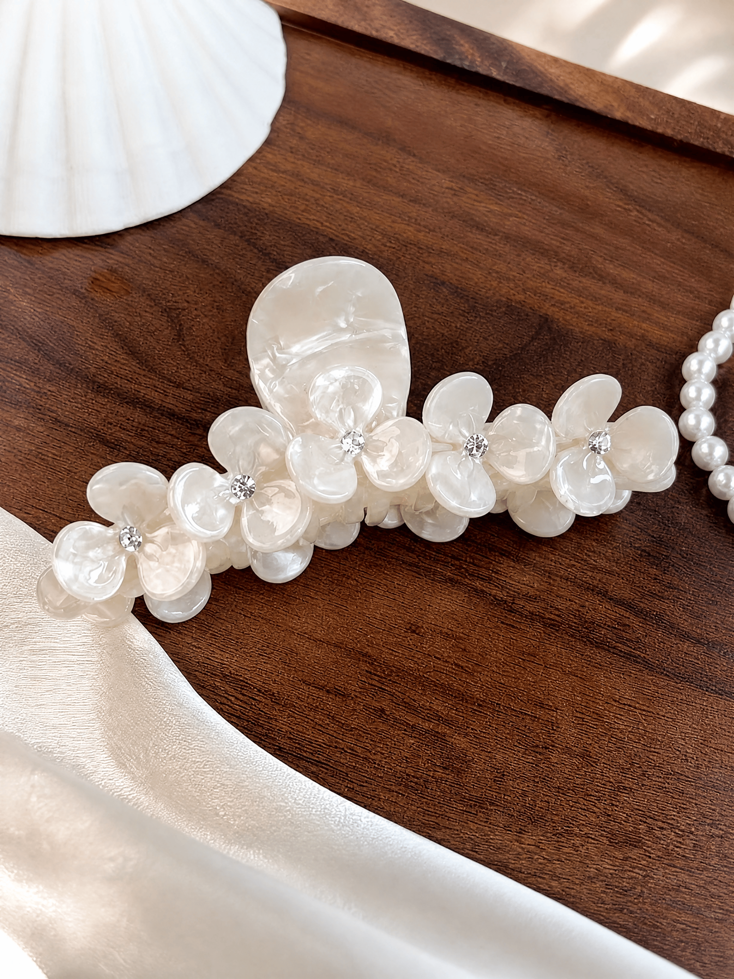 Oversized Acetate Flower Claw Clip for Thick Hair – Elegant Floral Hair Clip with Strong Hold