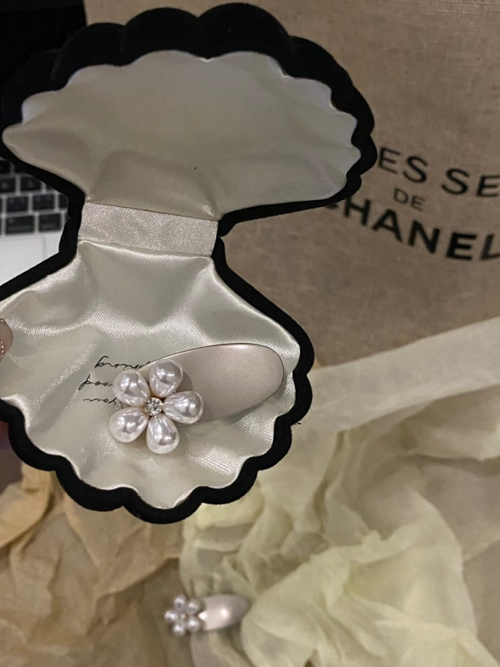 Pearl Flower Rhinestone Alligator Hair Clips – 2-Piece Hair Clip Set