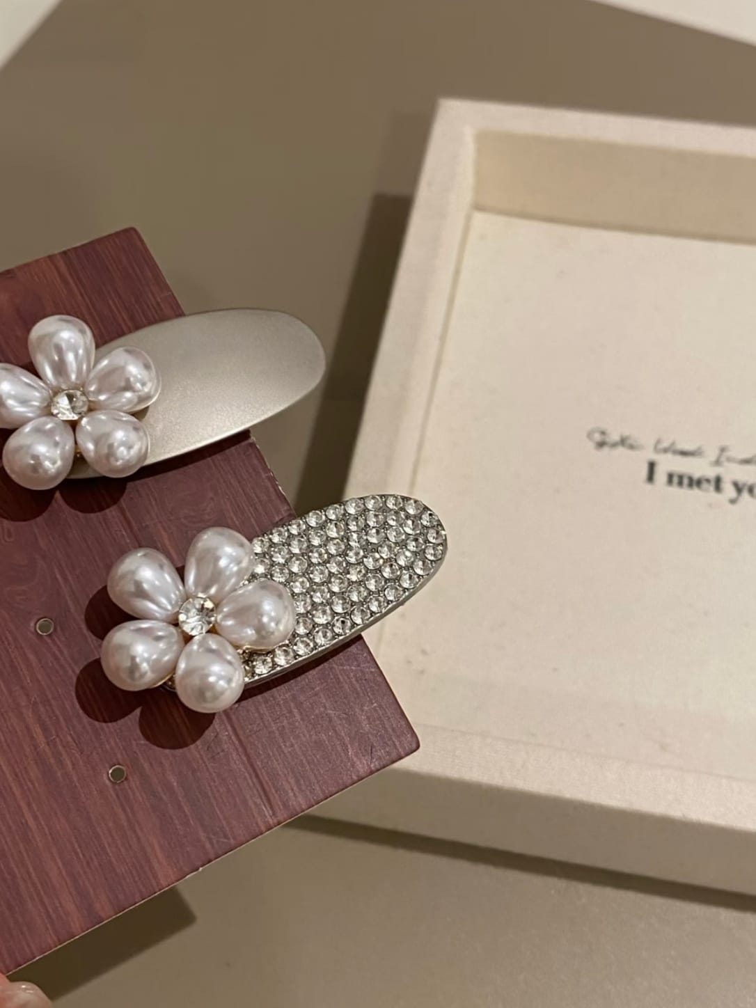 Pearl Flower Rhinestone Alligator Hair Clips – 2-Piece Hair Clip Set