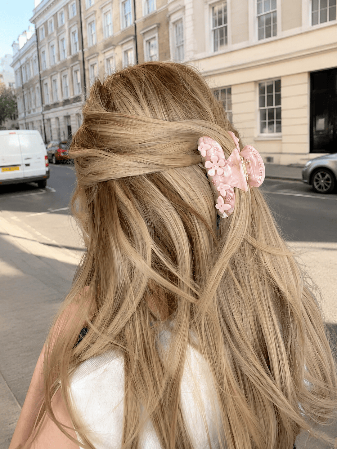 Pink 3D Flower Rhinestone Hair Claw Clip – Elegant Medium Acrylic Hair Accessory