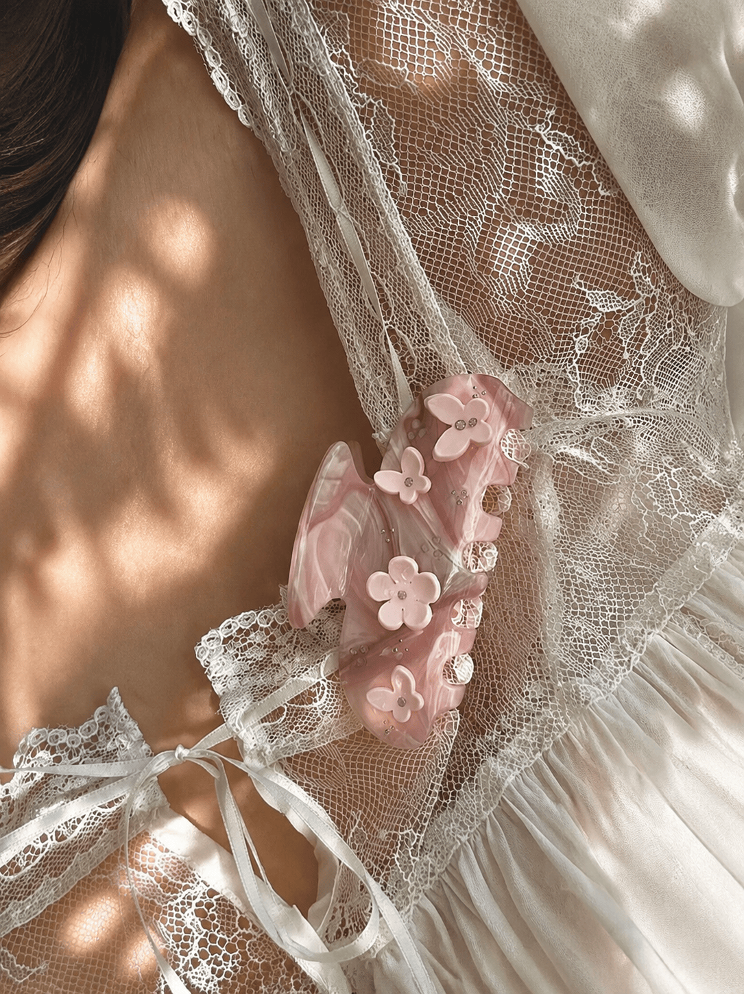 Pink 3D Flower Rhinestone Hair Claw Clip – Elegant Medium Acrylic Hair Accessory