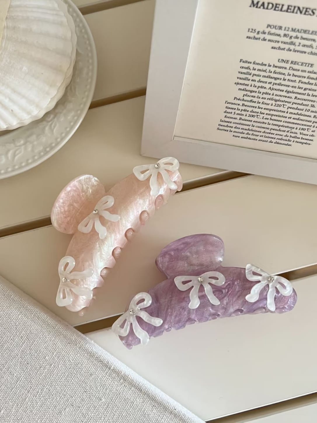 Rhinestone Bow Hair Claw Clip – Elegant Acrylic Hair Accessory