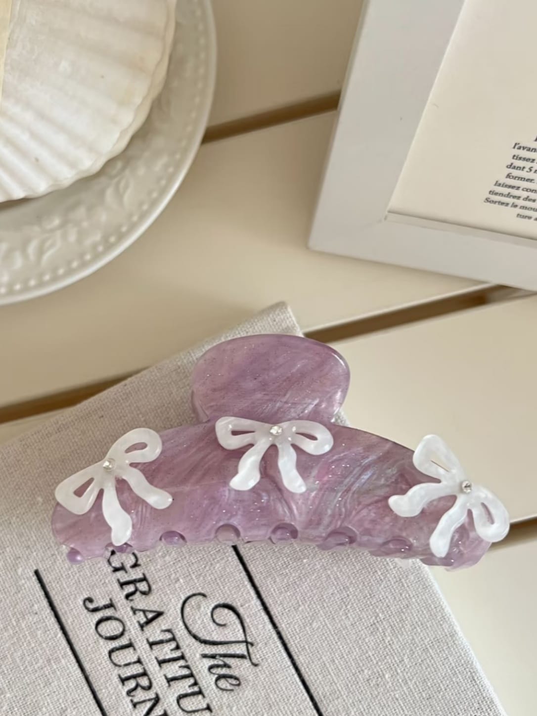 Rhinestone Bow Hair Claw Clip – Elegant Acrylic Hair Accessory