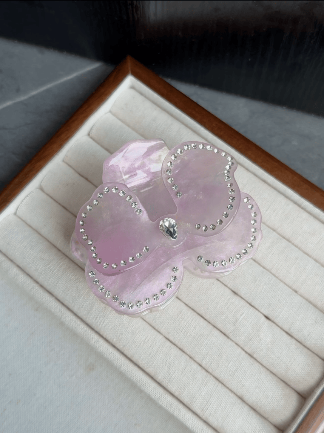 Rhinestone Flower Hair Claw Clip – Elegant Acetate Floral Hair Accessory