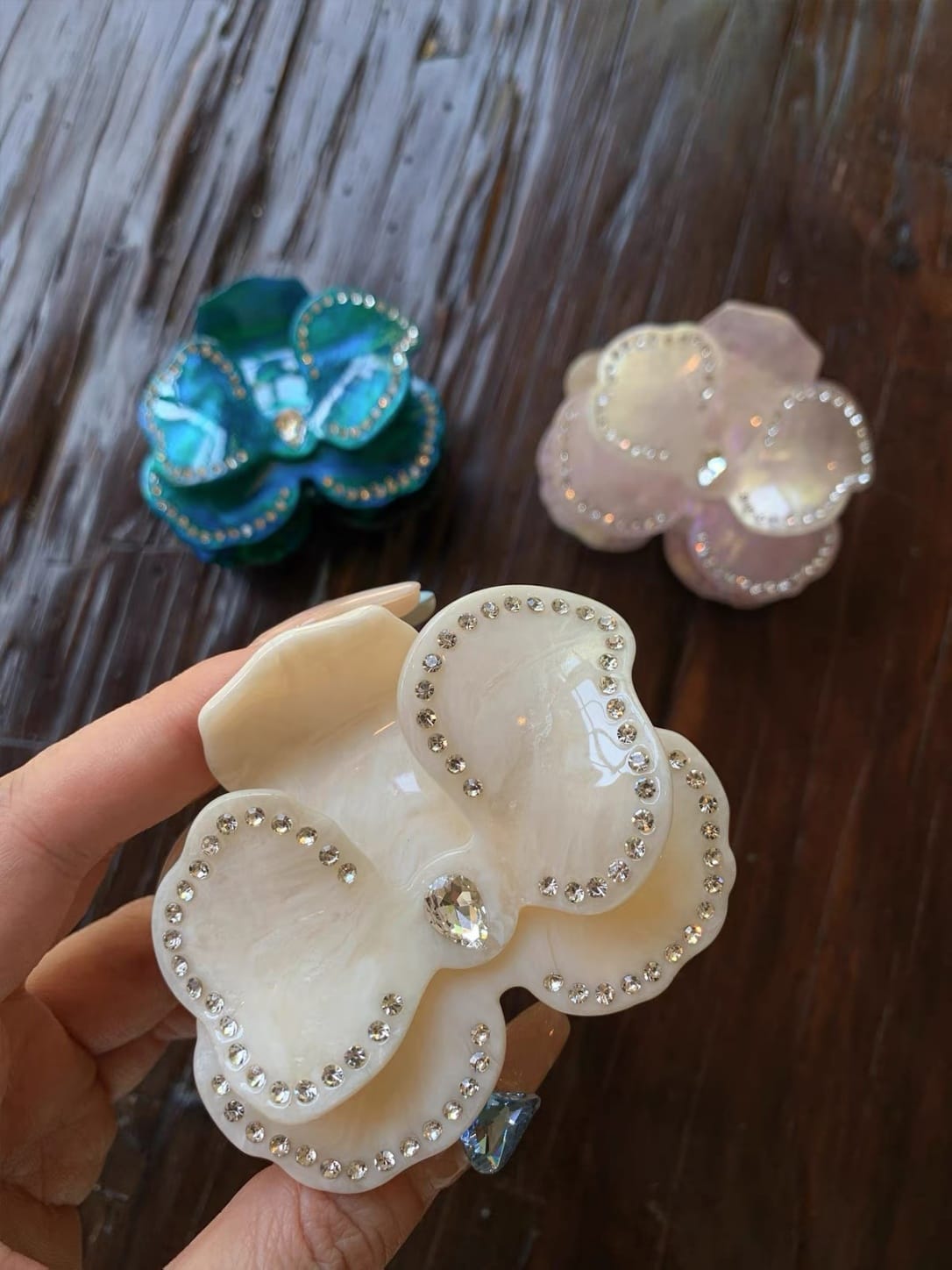 Rhinestone Flower Hair Claw Clip – Elegant Acetate Floral Hair Accessory