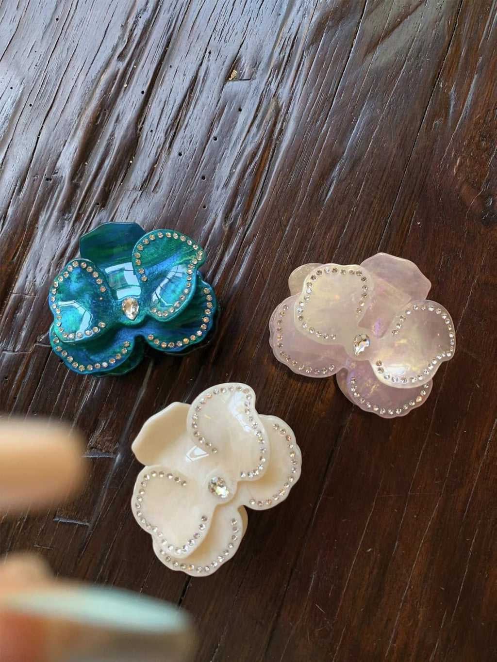 Rhinestone Flower Hair Claw Clip – Elegant Acetate Floral Hair Accessory