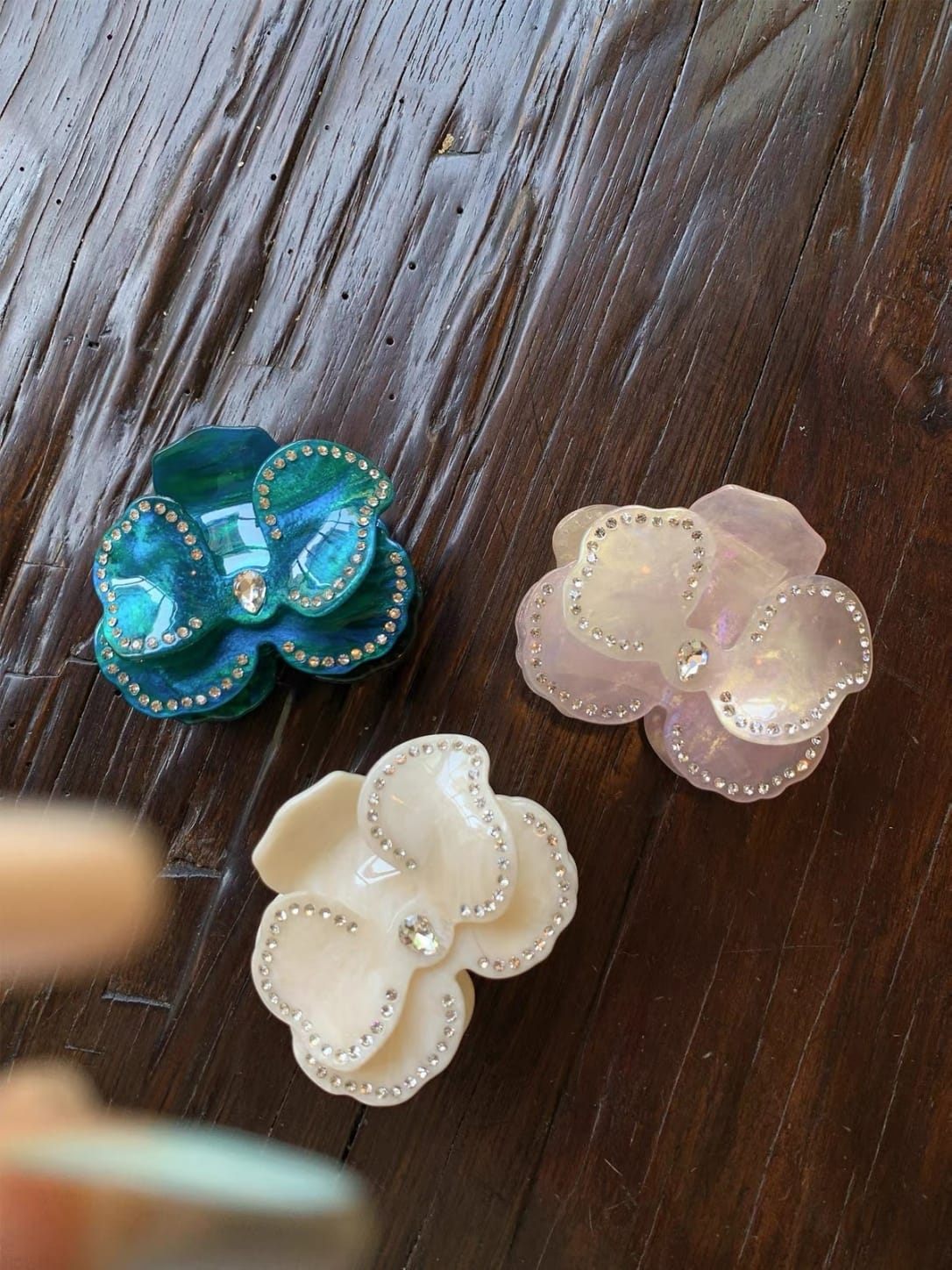 Rhinestone Flower Hair Claw Clip – Elegant Acetate Floral Hair Accessory