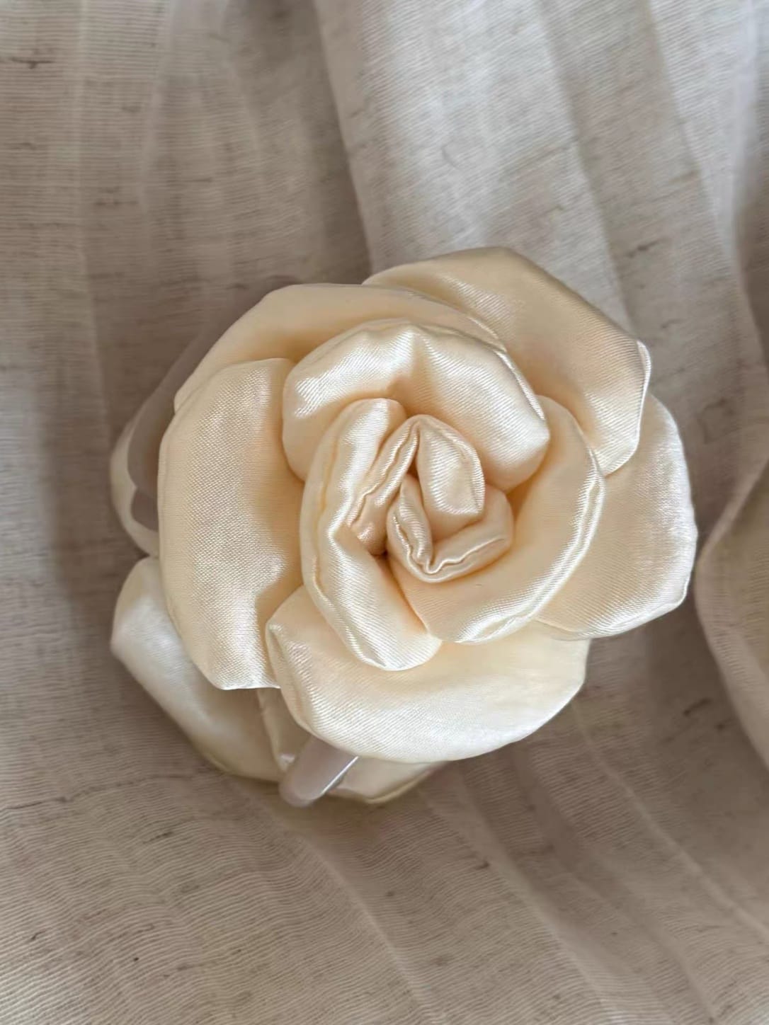 Satin Rose Bud Hair Claw Clip – Romantic 3D Floral Fabric Hair Accessory