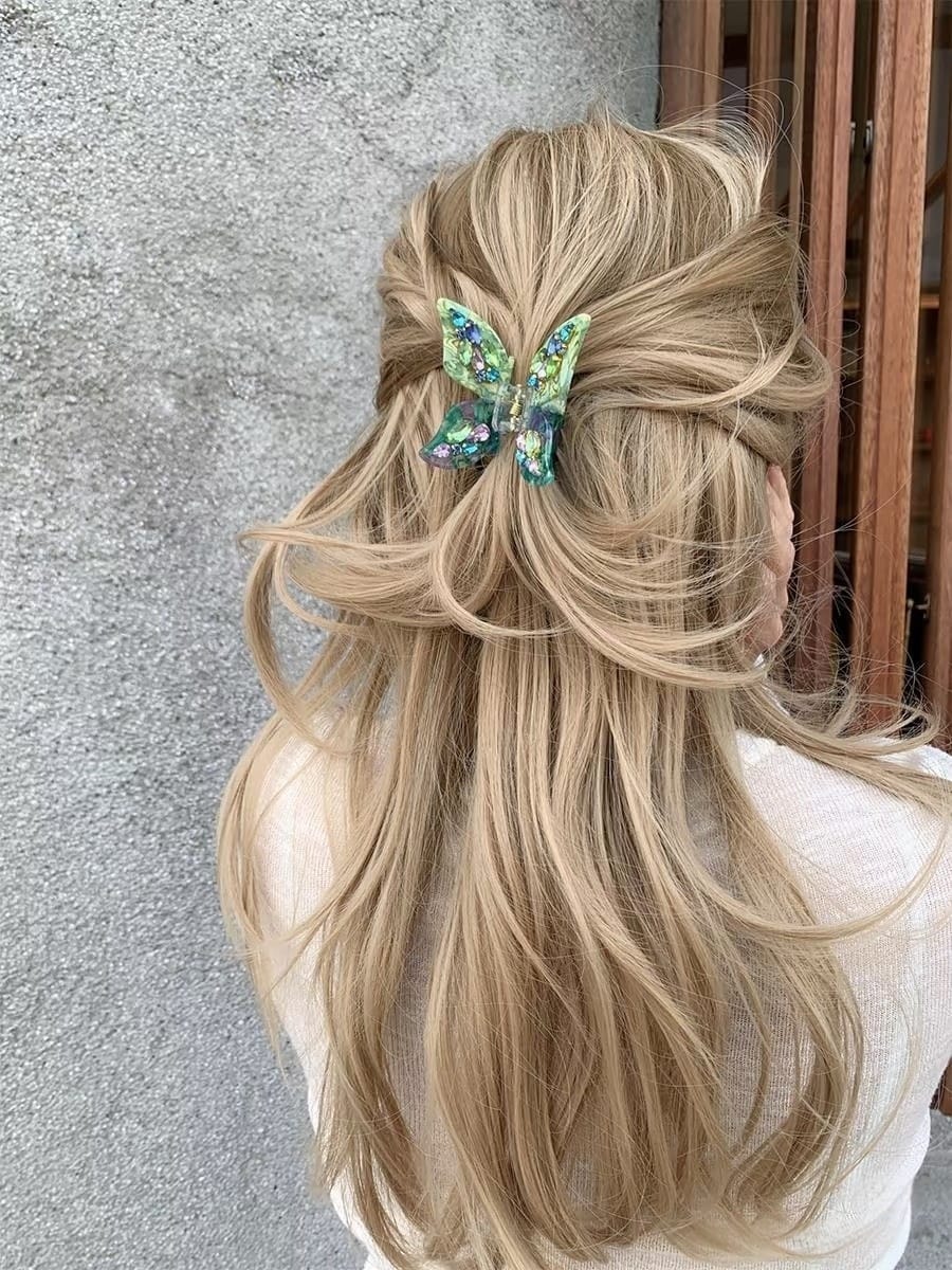 Sparkling Butterfly Hair Claw Clip – Iridescent Crystal Acrylic Hair Accessory for Elegant Everyday Styling
