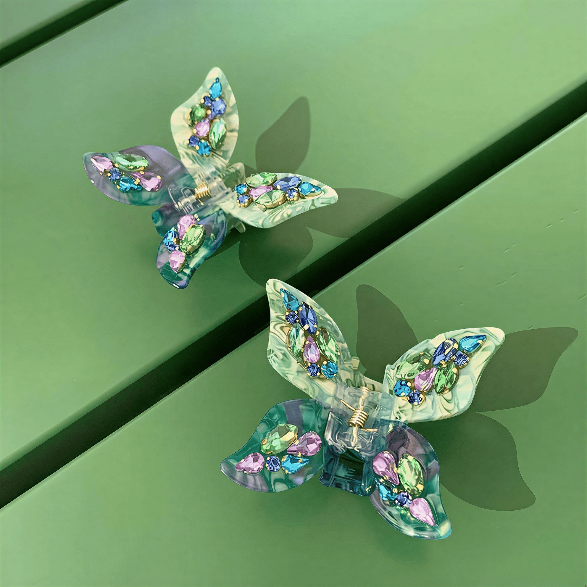 Sparkling Butterfly Hair Claw Clip – Iridescent Crystal Acrylic Hair Accessory for Elegant Everyday Styling