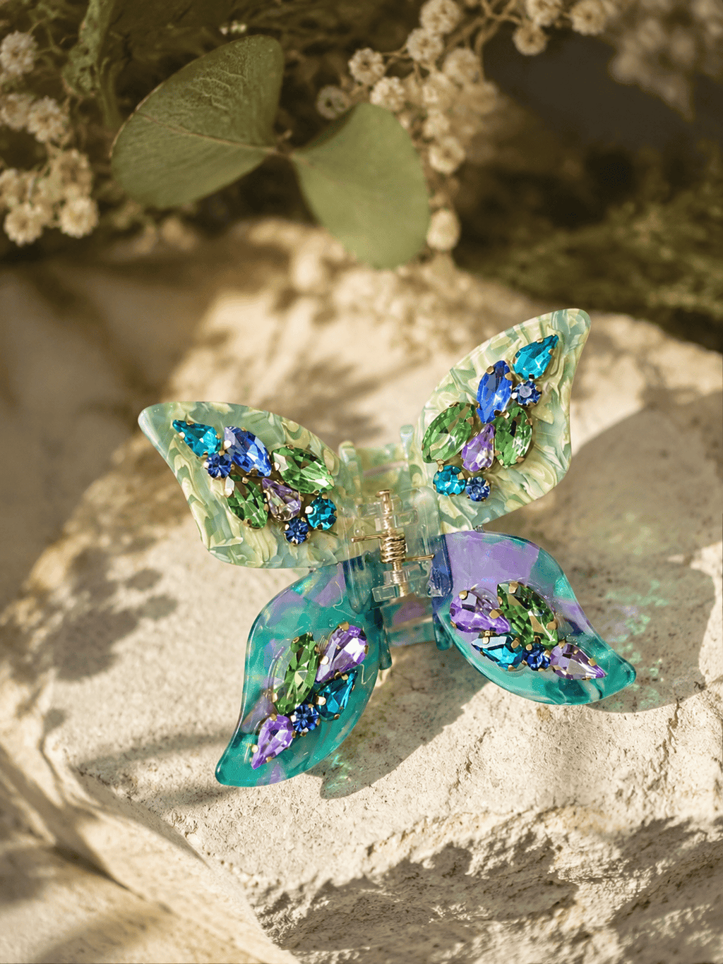 Sparkling Butterfly Hair Claw Clip – Iridescent Crystal Acrylic Hair Accessory for Elegant Everyday Styling